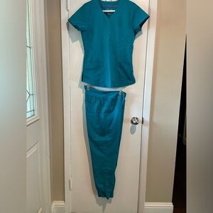Purple Label by Healing Hands women’s scrubs. Blue/green color. Complete set